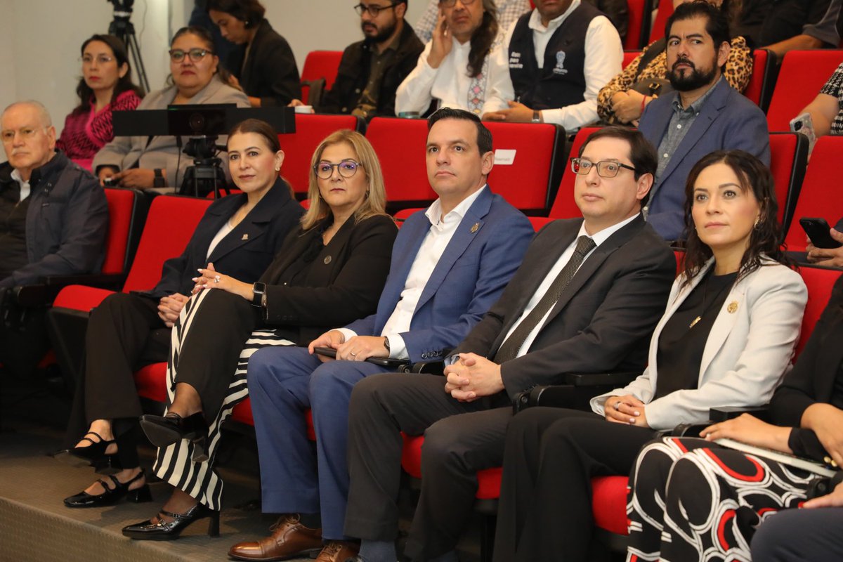 jorgelona1's tweet image. Cada persona desaparecida nos mueve a actuar. En representación de la Gobernadora @LibiaDennise, asistí al lanzamiento del #REDLAB de la @IberoLeon. Refrendamos el compromiso de escuchar y acompañar a las familias, sumando esfuerzos hasta brindarles certeza y hacer justicia.