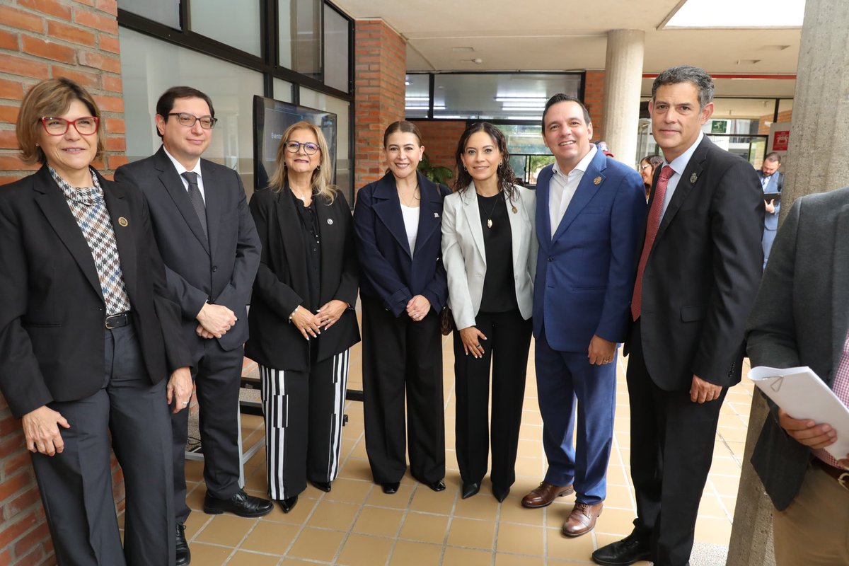 jorgelona1's tweet image. Cada persona desaparecida nos mueve a actuar. En representación de la Gobernadora @LibiaDennise, asistí al lanzamiento del #REDLAB de la @IberoLeon. Refrendamos el compromiso de escuchar y acompañar a las familias, sumando esfuerzos hasta brindarles certeza y hacer justicia.