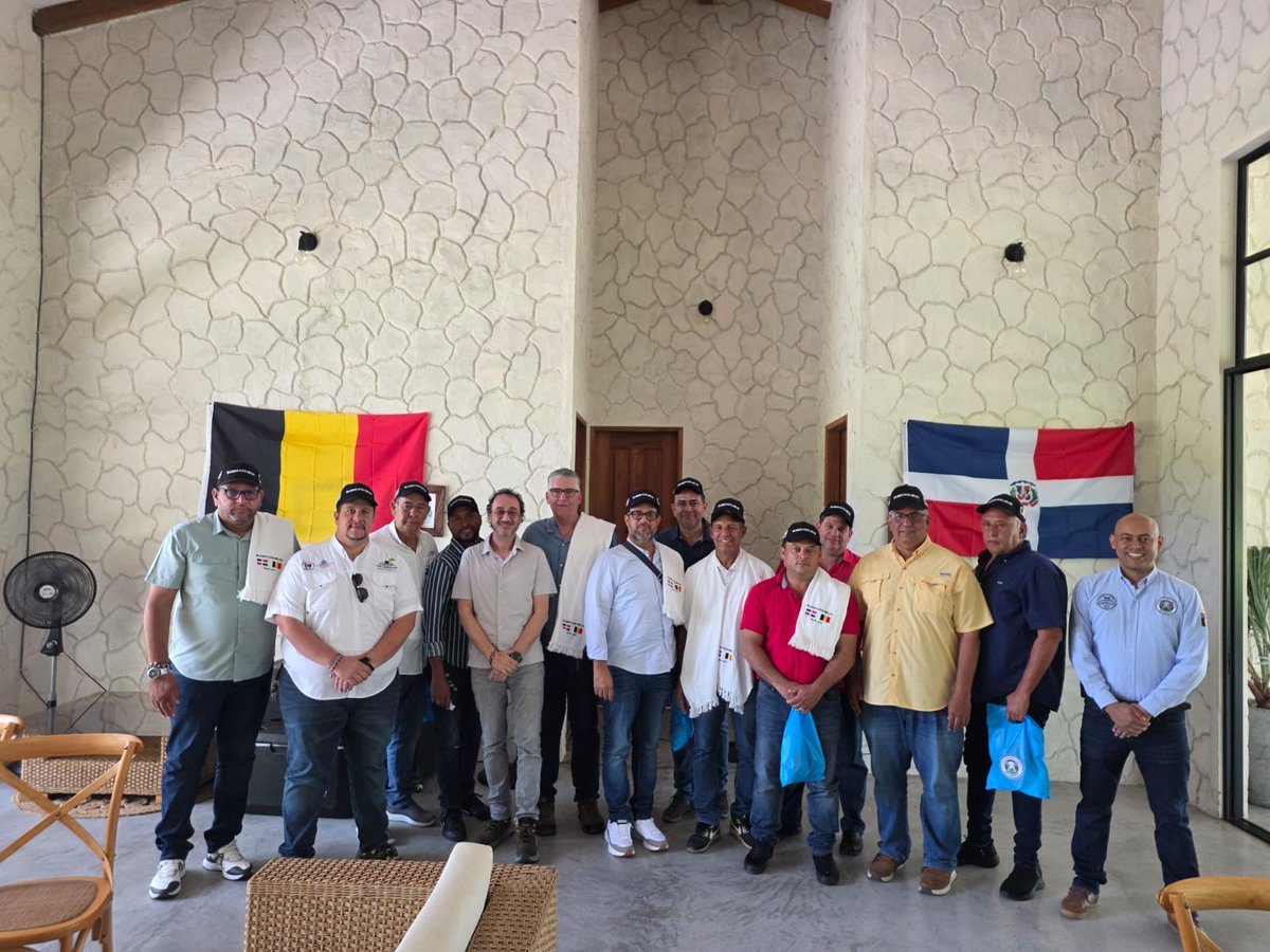 🔙📢 La semana pasada hubo una visita a 🇨🇴 de una delegación de 🇩🇴 en el marco de una gira técnica al proyecto de cruce de la raza Blanco Azul Belga.

🤝El 22/08, el Embajador de 🇧🇪 y nuestra CEC recibieron a la delegación en la residencia como cierre a esta importante visita.