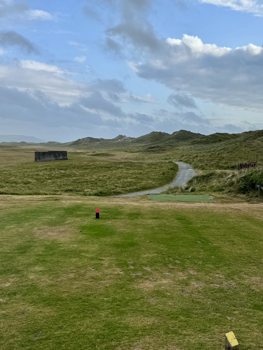 NationGolfing's tweet image. Borth & Ynyslas suffers from two main circumstantial afflictions, namely that it is difficult to get to for the travelling golfer and of the age old problem of being in the shadow of a loftily regarded neighbour. But make no mistake, its a gem waiting to be visited! #golftwitter
