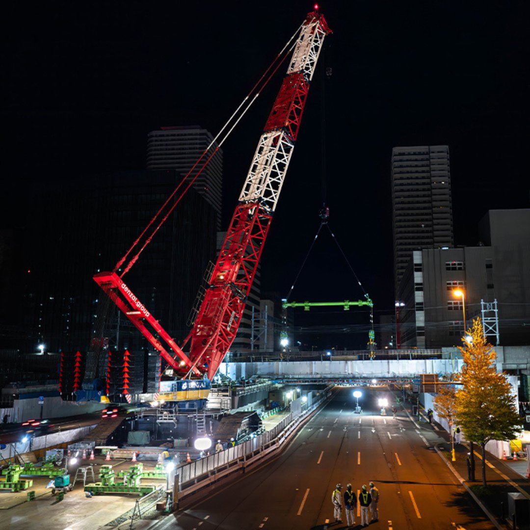 awrf's tweet image. Lifting massive girders into place takes more than muscle. This crane handles the weight with steady control while crews work just feet away. Every move counts when the load is this large and the space is this tight.
🏗️ LR11350
📷 denzai_group
#HeavyLifting #Crane #CrawlerCrane