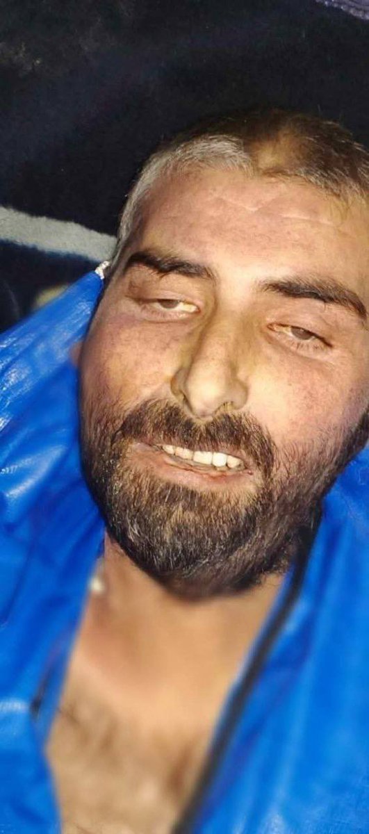 هذا الصباح، سلّمت ميليشيات "قسد" جثة **محمد خشان الأعماش الحسين الهوى**، وهو من سكان قرية الزر في ريف دير الزور الشرقي، إلى ذويه. وكان قد اعتُقل قبل نحو عام ونُقل إلى **سجن علايا** في مدينة القامشلي، حيث توفي نتيجة التعذيب في سجون الميليشيات الانفصالية.