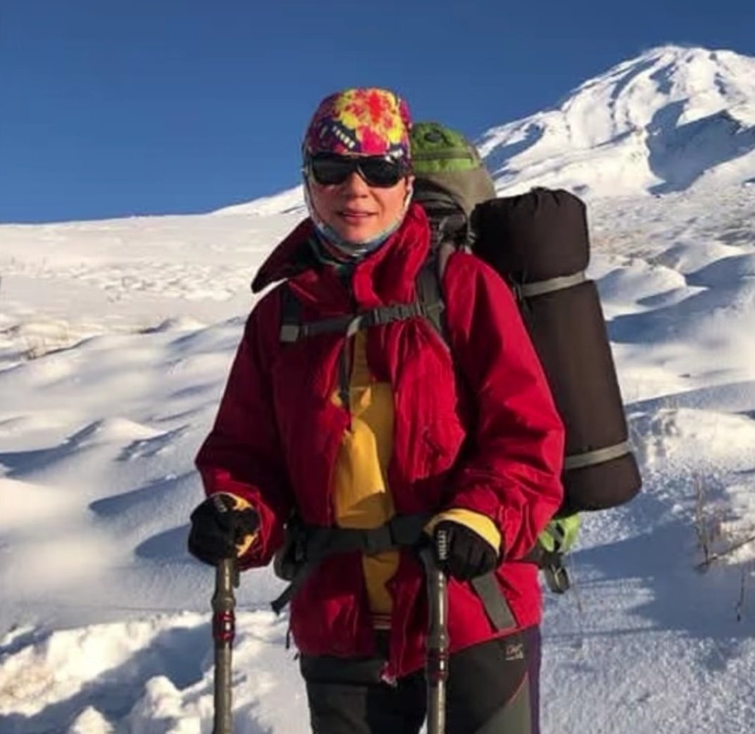 🚨 پرونده عملیات نجات دو کوهنورد ایرانی متوقف شد.

مریم پیله‌وری و حسن آقالو، دو کوهنورد ایرانی که برای صعود به پوبدا، «قله بی‌بازگشت» به قرقیزستان رفته بودند، از 21 مرداد ناپدید شدند. تیم نجات اعلام کرده که جستجو موقتاً متوقف شده و احتمالا این دو عزیز در قله جاودان شدند. 🖤