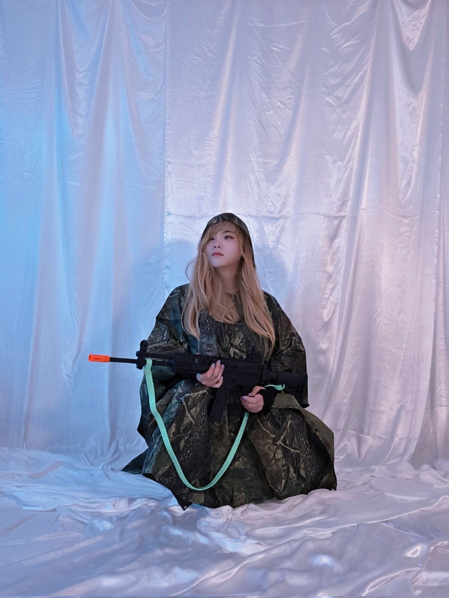 "전역까지.. 400일도 넘게 남았다고...?"

#소녀전선 #K2 #코스프레 입니다. 판초우의 입고 현타에 깊게 젖은 #유희 입니다.

코스프레하면서 이렇게 신나면서도 기분 x같아지는 캐릭터는 처음이었네요 그시절이 떠올라 으악 ㅠㅠㅠ

#소녀전선2 #GirlsFrontline #cosplay #여장