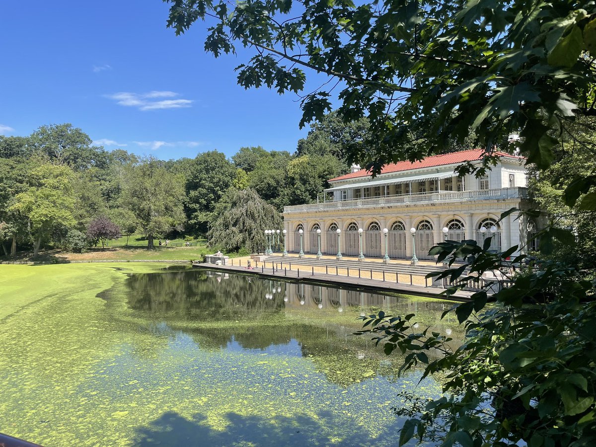 katherineveritt's tweet photo. I can definitely recommend a Prospect Park run on a beautiful day such as this. 💯 I can’t, however, recommend this lecture on Russell’s logical atomism. It’s almost as if, when you try and put the world into little boxes, you’re left with incalculable excess and lack 🫢 https://t.co/9VHn34oUo2
