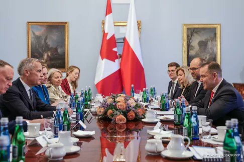 Witold Dzielski (@witolddzielski) on Twitter photo Poland's President 🇵🇱 <a href="/NawrockiKn/">Karol Nawrocki</a> welcomed Canadian Prime Minister 🇨🇦 <a href="/MarkJCarney/">Mark Carney</a> at the Presidential Palace in Warsaw. Their discussions highlighted the strong bilateral partnership, covering political and economic cooperation, energy and defense collaboration, as well as the Poland's President 🇵🇱 <a href="/NawrockiKn/">Karol Nawrocki</a> welcomed Canadian Prime Minister 🇨🇦 <a href="/MarkJCarney/">Mark Carney</a> at the Presidential Palace in Warsaw. Their discussions highlighted the strong bilateral partnership, covering political and economic cooperation, energy and defense collaboration, as well as the