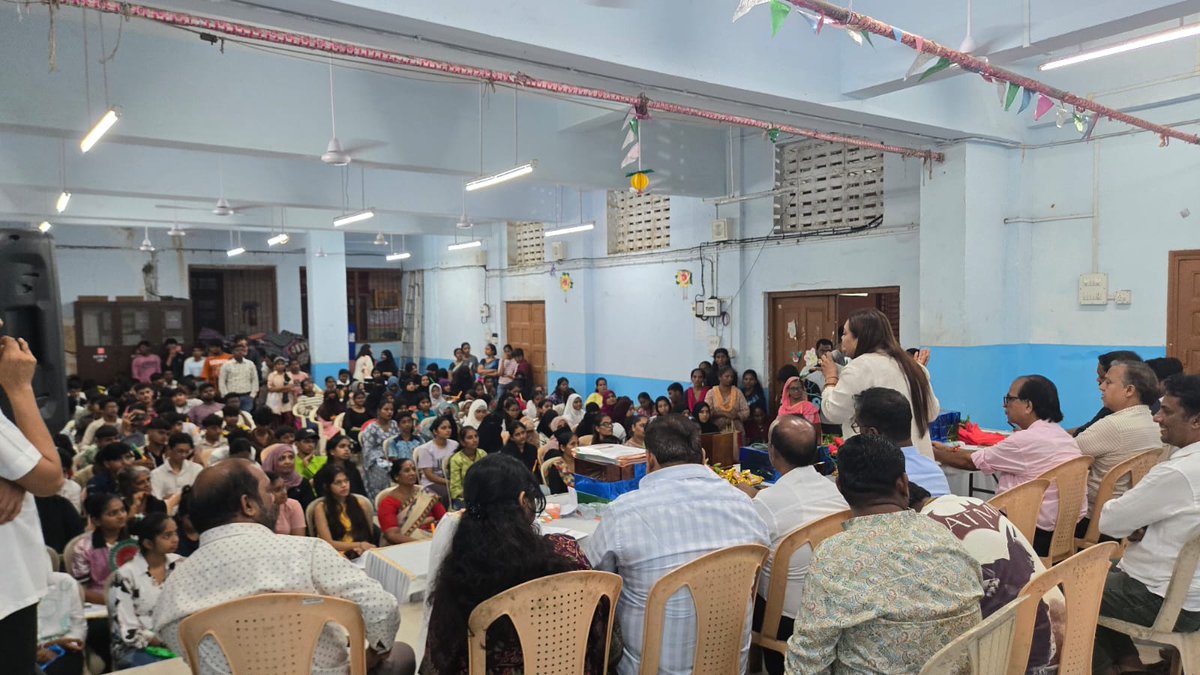 VirendraMhatre_'s tweet image. अशा उपक्रमांमुळे विद्यार्थ्यांना त्यांच्या प्रतिभेची जाणीव होते आणि प्राप्त केलेल्या यशाबद्दल अभिमानाची अनुभूती मिळते.

@ShelarAshish | @BJP4Maharashtra | @BJP4Mumbai | #MeritoriousStudents | #AshishShelar | #StudentSuccess | #VirendraMhatre | #SwapnaMhatre | #सत्कारसोहळा