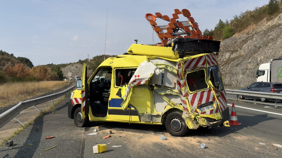 VINCI Autoroutes (@vinciautoroutes) on Twitter photo Cet après-midi un véhicule d’intervention a été heurté sur l’<a href="/A20Trafic/">Autoroute A20</a>. Notre patrouilleur est choqué, mais heureusement, personne n’a été blessé. Il s’agit du 28e véhicule percuté depuis le début de l’année.
Respectez le corridor de sécurité ! Cet après-midi un véhicule d’intervention a été heurté sur l’<a href="/A20Trafic/">Autoroute A20</a>. Notre patrouilleur est choqué, mais heureusement, personne n’a été blessé. Il s’agit du 28e véhicule percuté depuis le début de l’année.
Respectez le corridor de sécurité !