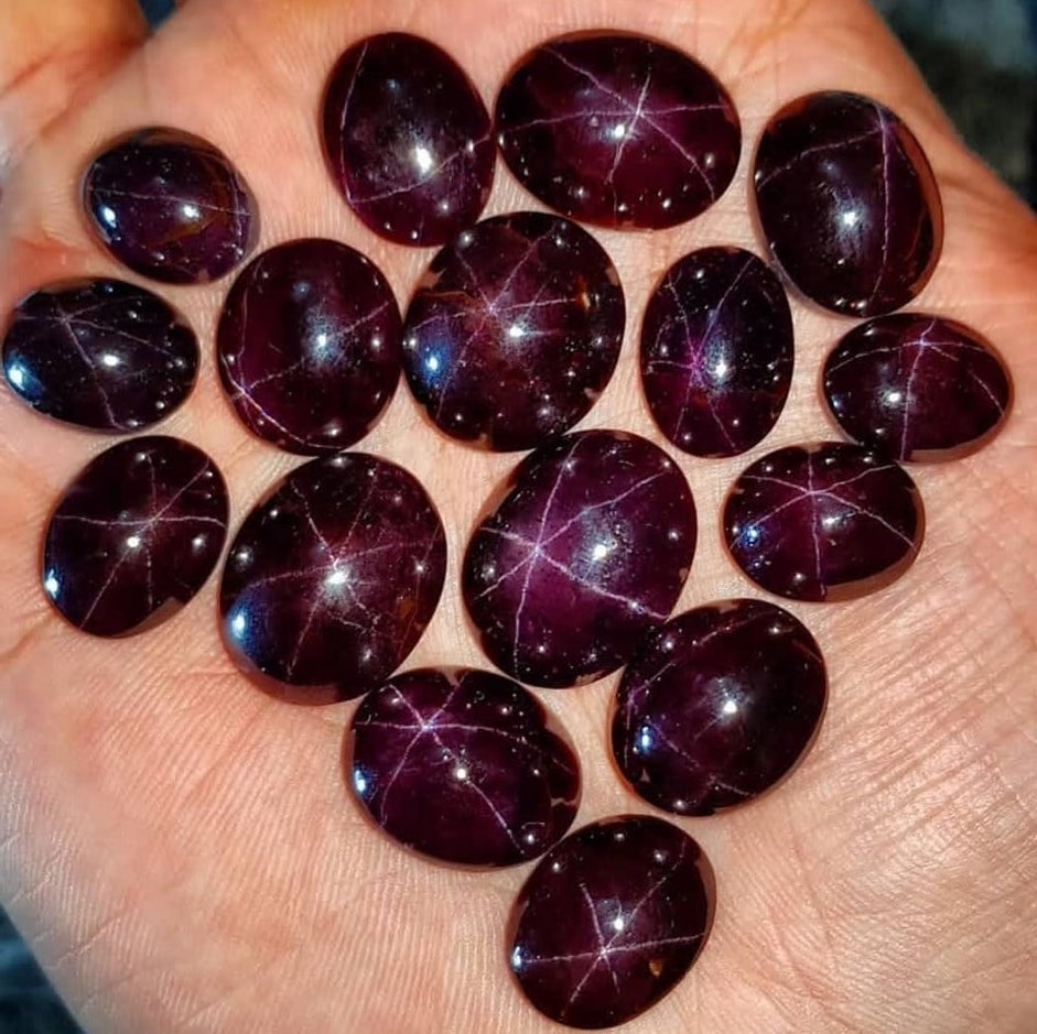 Natural star Rhodolite Garnet cabochon.

Forbidden candy 🍬😍

Photo: amirkhan32255