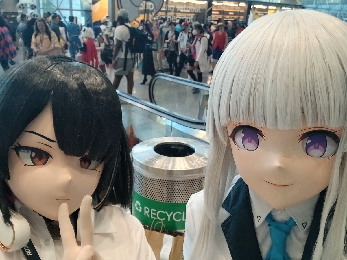 Anime nyc was a lot of fun was a lot of fun to kig for two days and meeting old and new friends. till next year

Ill join the BA kig squad again soon...🦊

Left:<a href="/Listenorelse__/">Listen</a> 
Right:<a href="/Lemon_poiii/">世纪末的彼岸花</a> 

#anyc2025 #kigurumi #着ぐるみ