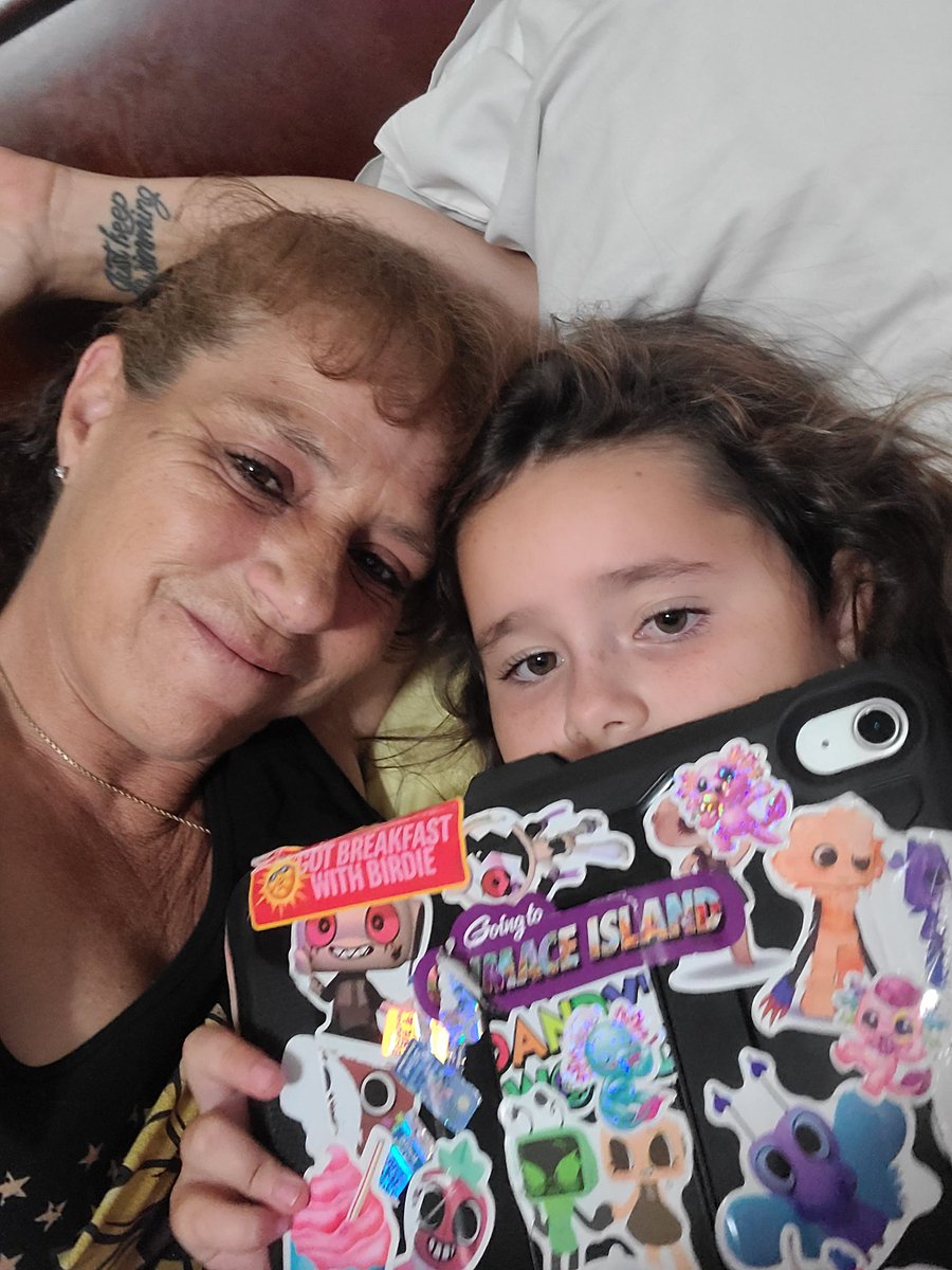 Joellen62717568's tweet photo. It's my Friday and im snuggling with the 7 year old while watching @EDB covering the #Adelsoncase https://t.co/UDOUXTiexH
