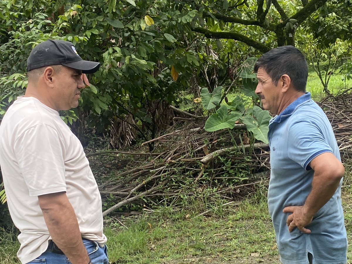luisharcila's tweet photo. La vereda de El Diamante es un sector de alta importancia agrícola en nuestro municipio, hoy visite algunos amigos donde compartimos un café y recordamos buenos momentos. 

Gracias por tener siempre abierta la puerta de sus casas para mi. https://t.co/aQqU39tIcw