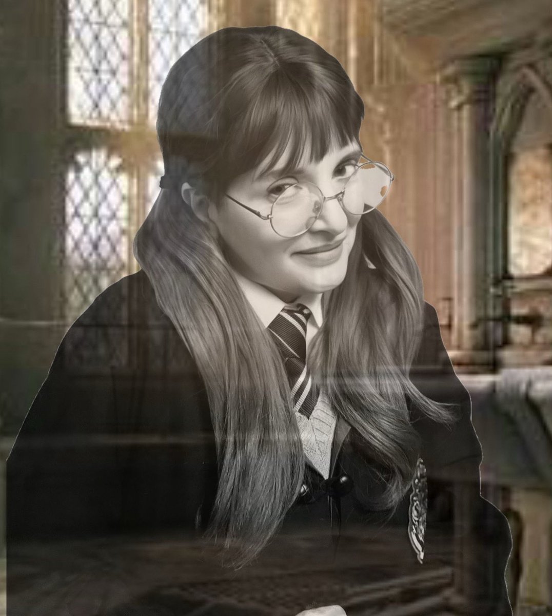 amhcosplays's tweet photo. For #magicalmonday, here’s my original #MoaningMyrtle. I was happy cosplaying her just with opaque percentages lowered to make me transparent & a Hogwarts background added, but so many people asked me if I’d bring her to events that I made my second Moaning Myrtle #cosplay. https://t.co/vFPIjGeP6X