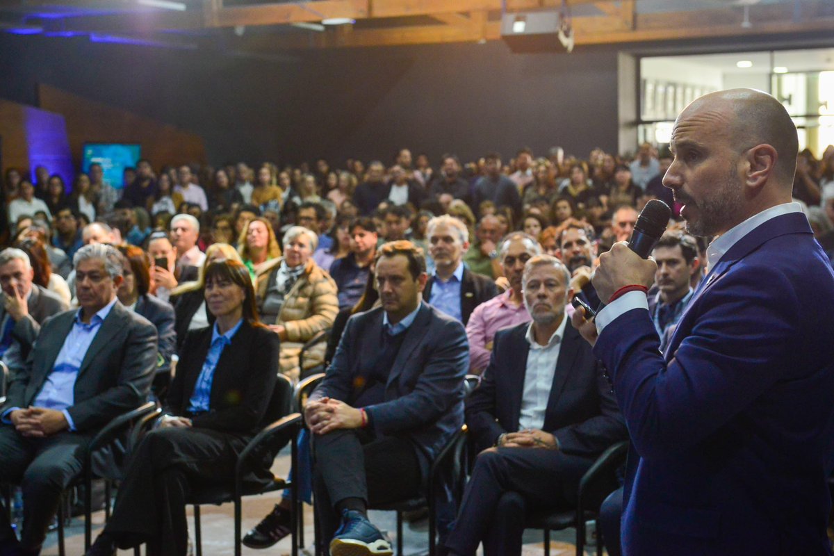 pepeousset's tweet photo. MODELO NEUQUINO 

Hoy presentamos los resultados de estos 20 meses de gestión. Con transparencia, responsabilidad fiscal y eliminando gastos superfluos podemos mostrar una provincia de pie y en marcha, invirtiendo con prioridad en Educación, Salud, Seguridad e infraestructura. https://t.co/VKrCilk7pC