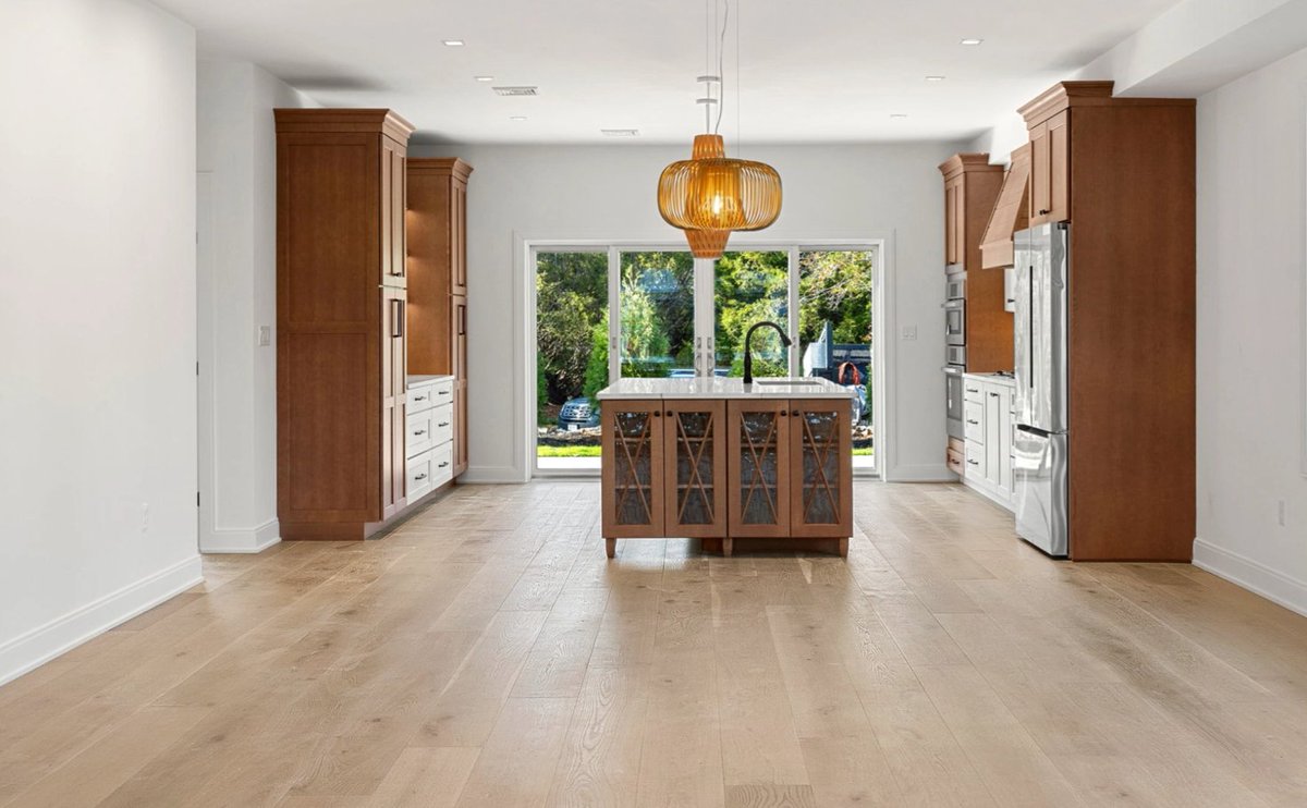 🌳 Nothing beats the real thing.
Hardwood floors bring the warmth and beauty of nature into your home—timeless &amp; authentic.
#RealWoodRealStyle #TimelessFloors #CQFloors