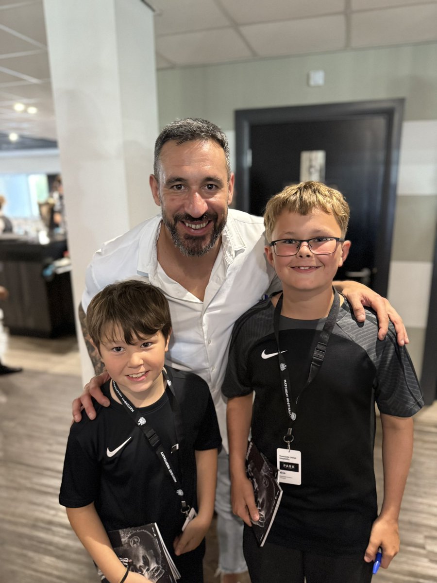 HamblePhil's tweet image. Wow - don’t think I will see a more intensive game again this season. 

Last of Andrew’s birthday treats and he’s happy his team won even if we are not! 😂

So glad we came up for this match and great hospitality at SJP as usual!