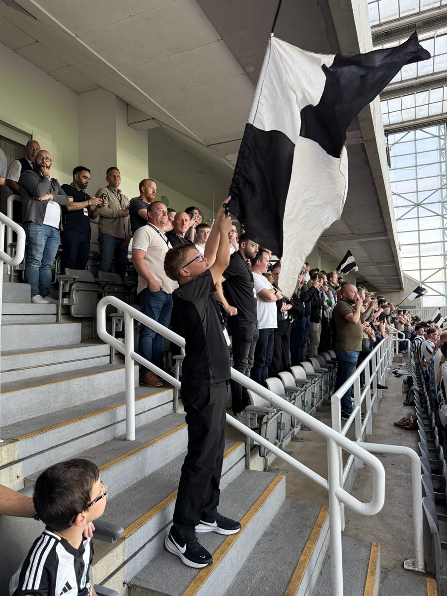 HamblePhil's tweet image. Wow - don’t think I will see a more intensive game again this season. 

Last of Andrew’s birthday treats and he’s happy his team won even if we are not! 😂

So glad we came up for this match and great hospitality at SJP as usual!