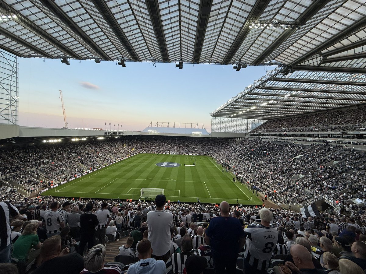 HamblePhil's tweet image. Wow - don’t think I will see a more intensive game again this season. 

Last of Andrew’s birthday treats and he’s happy his team won even if we are not! 😂

So glad we came up for this match and great hospitality at SJP as usual!