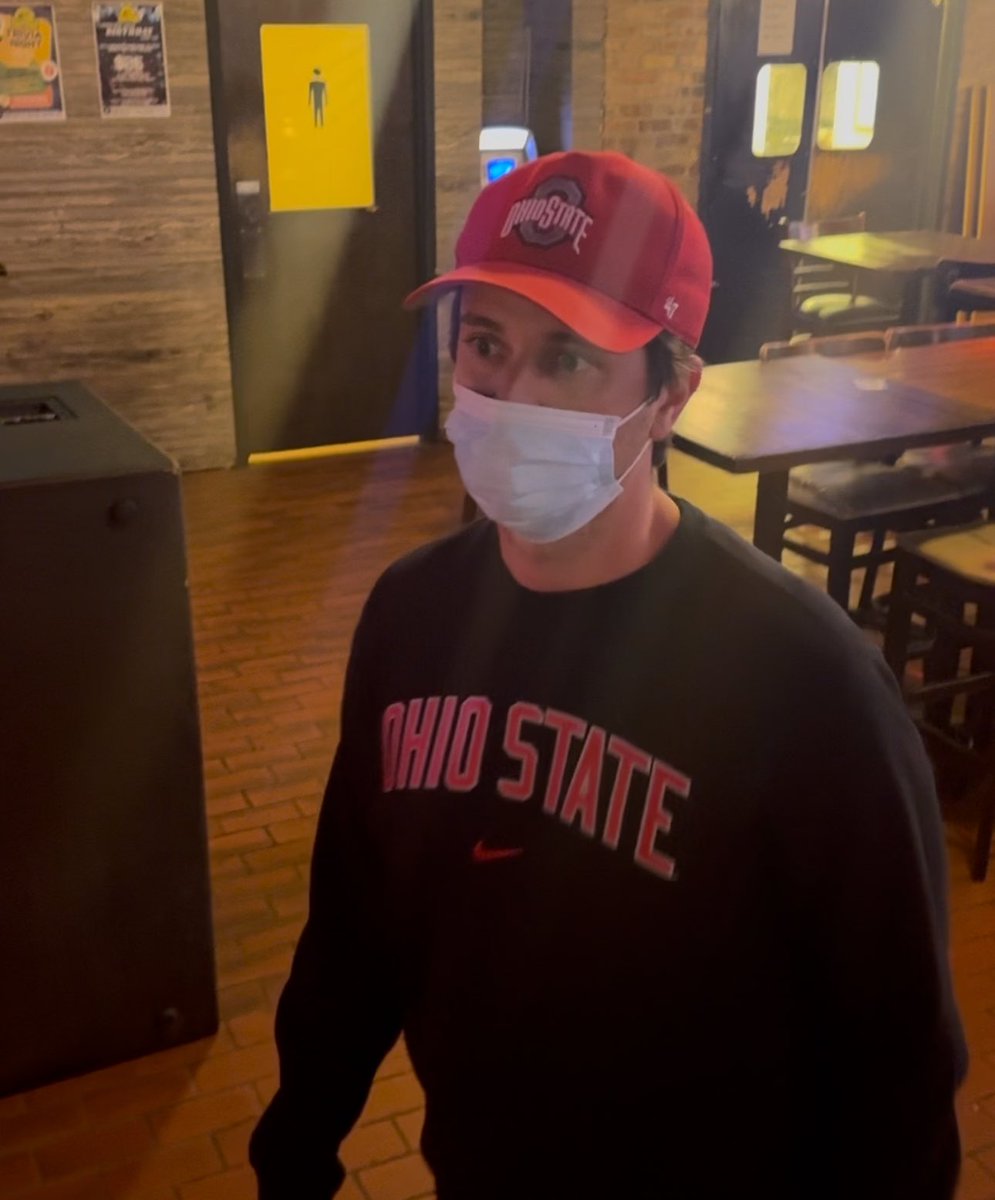 W_B_Rick's tweet image. Hanging out at my favorite University of Michigan Wolverines bar Duffy’s and I just wanted to thank this random patron for his responsibility masking up!

It takes all of us to #StopTheSpread!