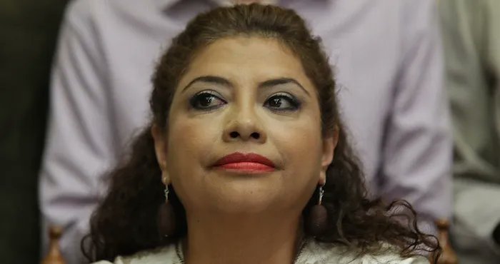 OOOTRA vez la historia se repite en CDMX y no hay placas para automóviles y unidades híbridas en <a href="/LaSEMOVI/">Secretaría de Movilidad CDMX</a> 

La misma corrupción e ineptitud de <a href="/fgymexico/">Francisco Garduño Yañez</a> hace unos años en el #NarcoGobiernoDeMorena con AMLO

#SoyResistencia