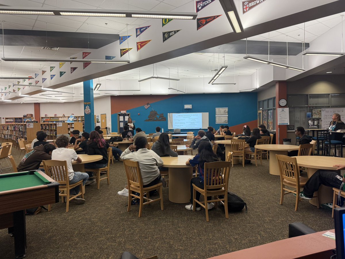PHHSLibrary's tweet image. Ms. Hargrove’s English III classes checking out books by American authors in preparation for an Author’s Purpose project! Spartans Read! @PHills_HS