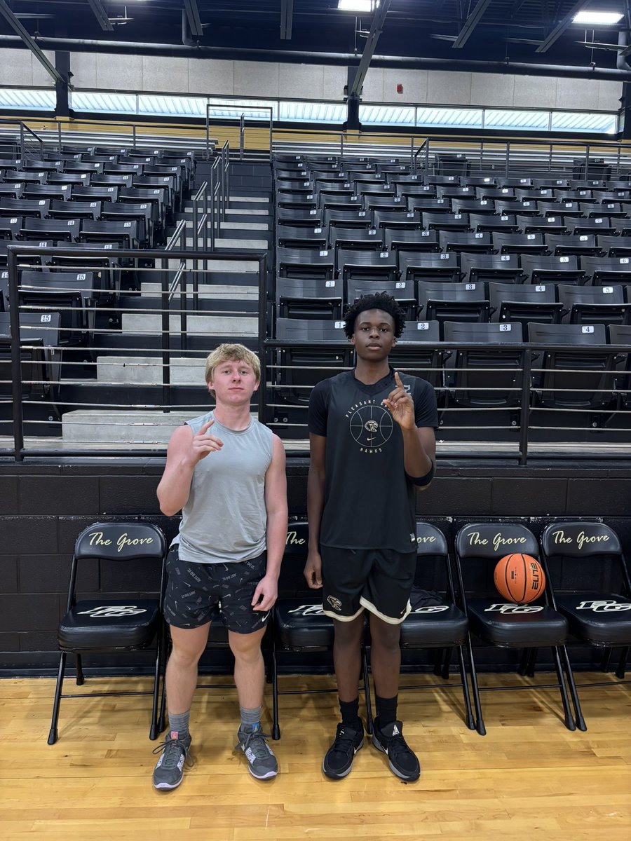 Player Spotlight ⭐️ Joachim Mbanu and Keller Hall are two guys in basketball offseason that have been in the basketball program for 4 years now. They’re first to a drill, vocal, and hold their teammates accountable/to a high standard! Look for these guys to LEAD this year #GR🏀VE