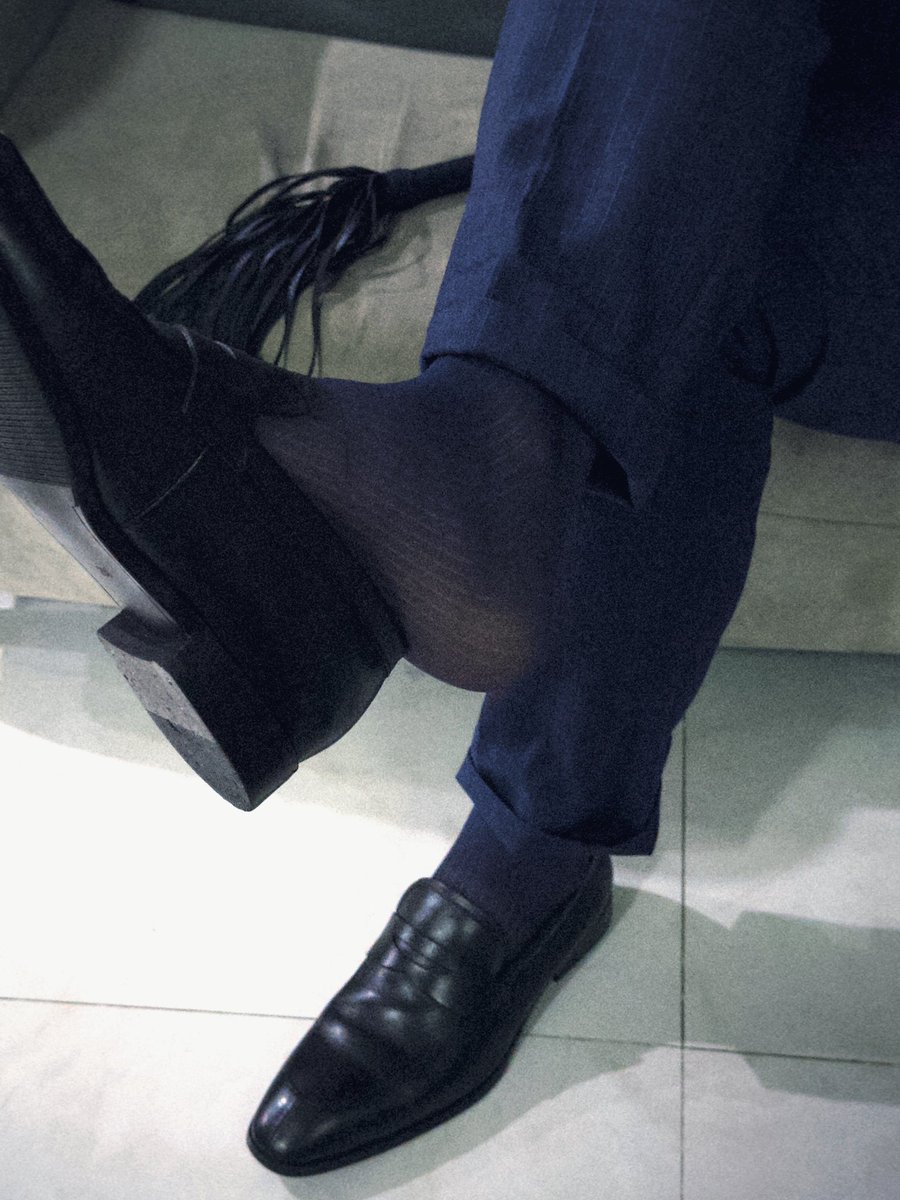 zhou9941's tweet photo. 蓝色（2）
#sheersocks #Suits #正装黑袜 #锦纶 #正装 #正装丝袜 #正装1 https://t.co/EfK3T3UAFA
