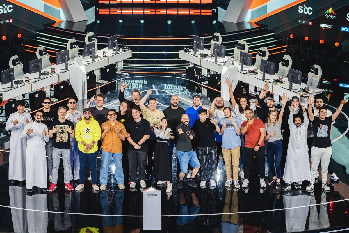 EWC 2025 ✅

Can’t believe another year of this project has come and gone. This socials team worked their asses off day in and day out, covering 25 different tournaments over the span of two months. Saying I’m proud would be an understatement.

This group is genuinely one of the