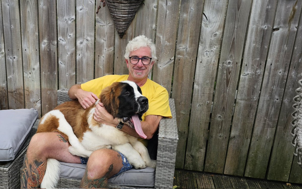 💛 Dogs break barriers.
💛 Dogs heal grief.
💛 Dogs build community.
I spoke with writer &amp; poet Jim Deeds, the heart behind Doggy Danders Belfast — where 151 humans &amp; 89 dogs recently walked together. 🐶
➡️ Read the blog: franklyfifig.blogspot.com/2025/08/more-t…
#DoggyDanders #JimDeeds #PetLoss