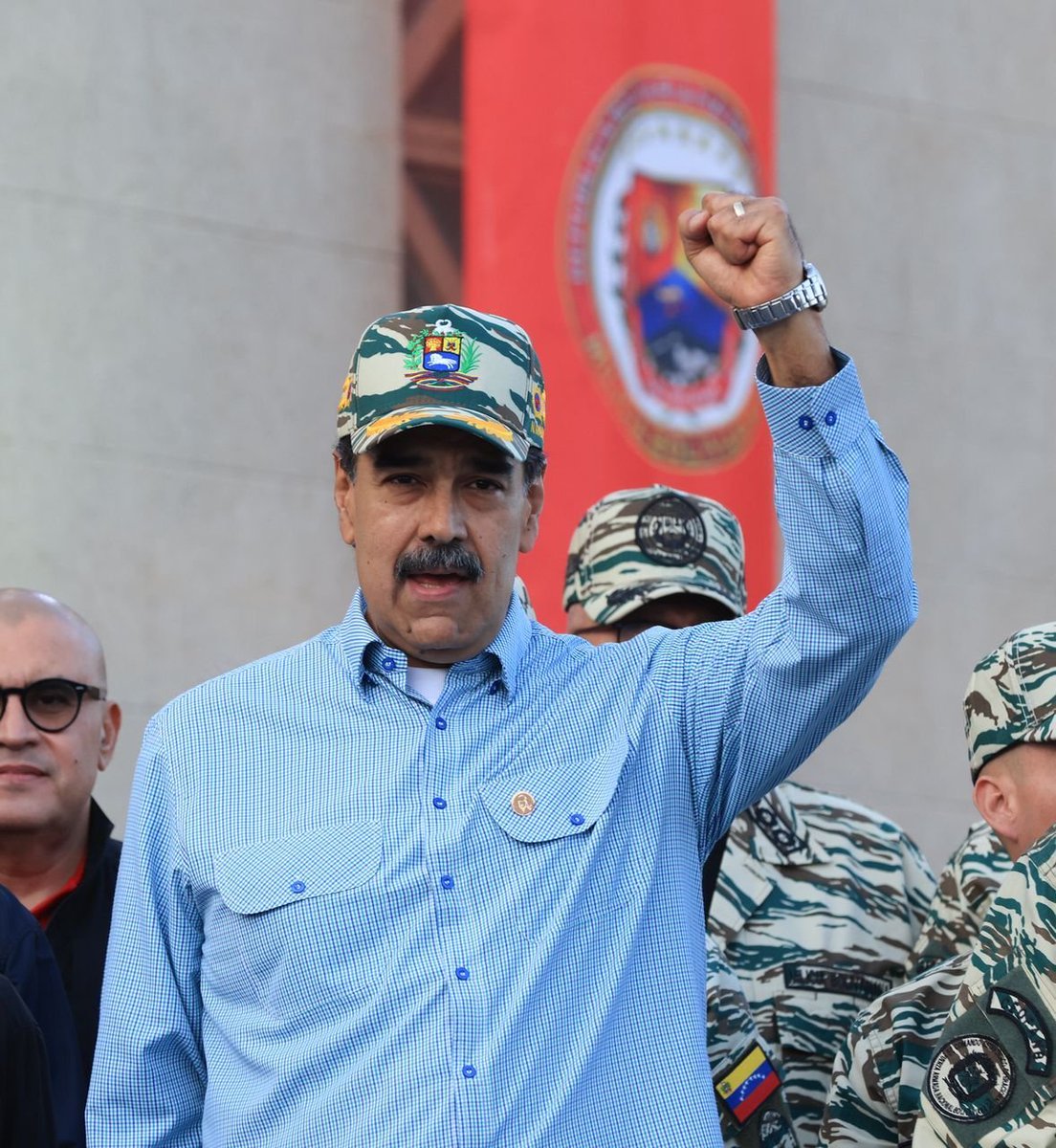 EduardoLopezL65's tweet photo. Me sumo a la voz firme #YoSigoAMiPresidente @DiazCanelB #Cuba está con #Venezuela. #ManosFueraDeVenezuela
Rechazo la campaña imperial contra el presidente @NicolasMaduro  y denuncio la agresión sistemática de EE.UU.
La Revolución Bolivariana no está sola.
#Fidel y #Chávez https://t.co/1CWk88FL87