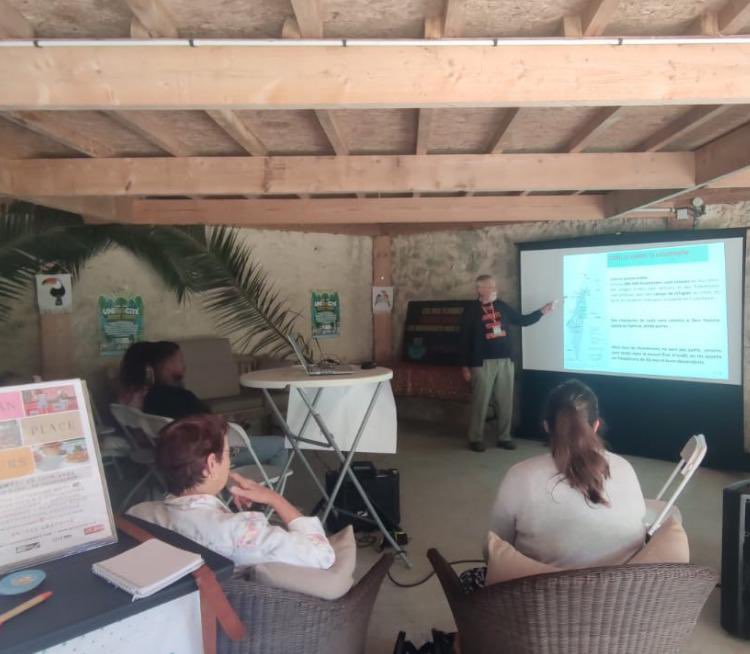 BDS France (@campagnebds) on Twitter photo La campagne BDS France était à l’université d’été de <a href="/REVPourLeVivant/">REV | Révolution Écologique pour le Vivant</a> du 22 au 24 août à Tours.
Beaucoup de visiteurs sont venus se renseigner sur notre stand pendant les deux jours sur place et ont assisté à atelier de formation BDS présenté par un animateur de la Campagne. La campagne BDS France était à l’université d’été de <a href="/REVPourLeVivant/">REV | Révolution Écologique pour le Vivant</a> du 22 au 24 août à Tours.
Beaucoup de visiteurs sont venus se renseigner sur notre stand pendant les deux jours sur place et ont assisté à atelier de formation BDS présenté par un animateur de la Campagne.