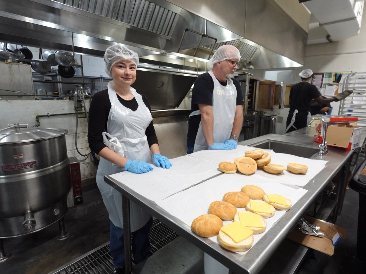 We're all smiles whenever volunteers join us in the kitchen! Huge thanks to our amazing corporate group <a href="/GolinGlobal/">Golin</a> for spending time with us and giving back. We truly appreciate your continued support! 🥘❤️