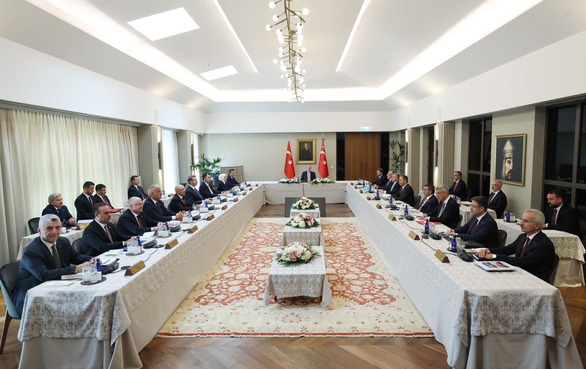 Bugün, destansı Malazgirt Zaferi’nin 954. yıl dönümünde, Cumhurbaşkanımız Sayın <a href="/RTErdogan/">Recep Tayyip Erdoğan</a>’ın teşrifleriyle gerçekleştirilen “Ahlat Etkinlik Alanı Programı”nda yer aldık.

Selçuklu Mezarlığı ziyaretimizde, Anadolu’yu bizlere ebedi yurt kılan kahraman ecdadımızı rahmet, minnet ve