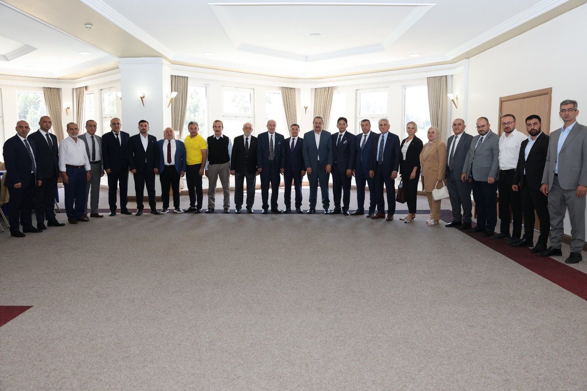 Doğu ve Güneydoğu Anadolu’daki 12 ticaret borsamızın ortaklığıyla kurulan ve benim de Yönetim Kurulu Başkanlığını yürüttüğüm Mezopotamya Ürün Piyasası Aracı Kuruluşu (MÜPAK) Yönetim Kurulu Toplantısı'nı Erzurum Ticaret Borsası Yönetim Kurulu Başkanı Sayın Yıldırım Hakan Oral’ın