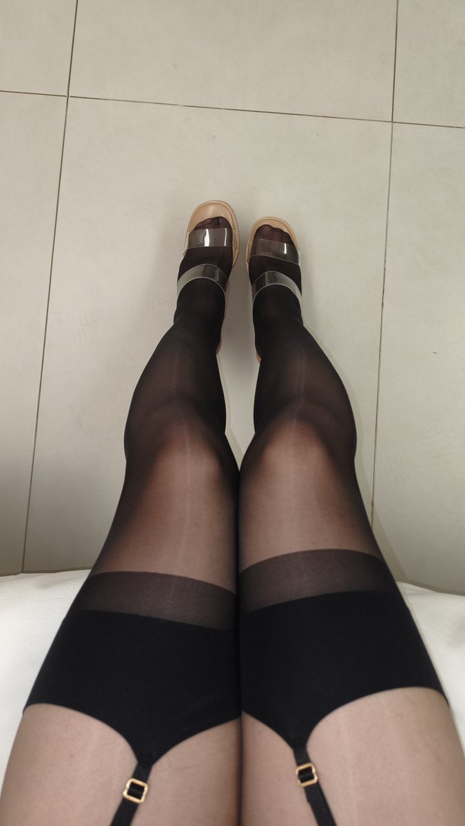 好久不见，好看吗？
#pantyhose #cock  #丝袜 #油亮丝袜  #高跟鞋 #伪娘 #丝袜控