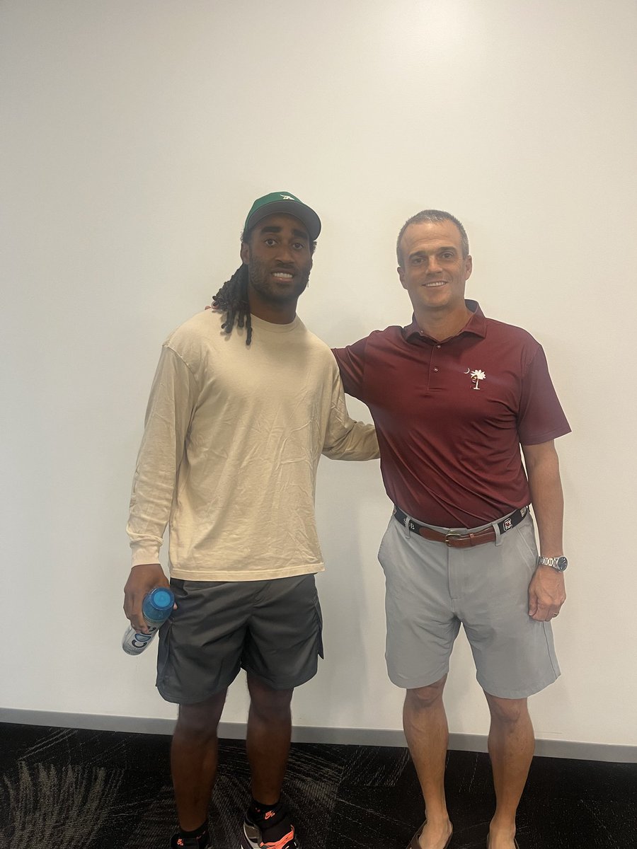 Shane Beamer (@coachsbeamer) on Twitter photo Awesome seeing <a href="/GamecockFB/">South Carolina Football</a> LEGEND <a href="/BumpNrunGilm0re/">The Gilly Lock</a> in our facility today!!!
So much respect for him and his career in the NFL 🤙🏻 Awesome seeing <a href="/GamecockFB/">South Carolina Football</a> LEGEND <a href="/BumpNrunGilm0re/">The Gilly Lock</a> in our facility today!!!
So much respect for him and his career in the NFL 🤙🏻