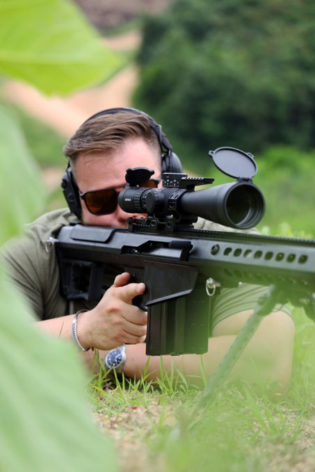 The closer you get, the meaner it looks  #HuntingWives   #dragonhunting
