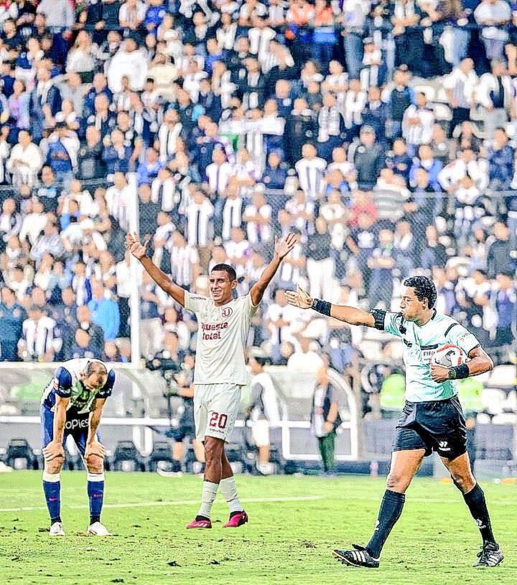 Abro hilo de papelones de Hernán Barcos a lo largo de su carrera. De los jugadores extranjeros más hipócritas que vinieron a la liga peruana.