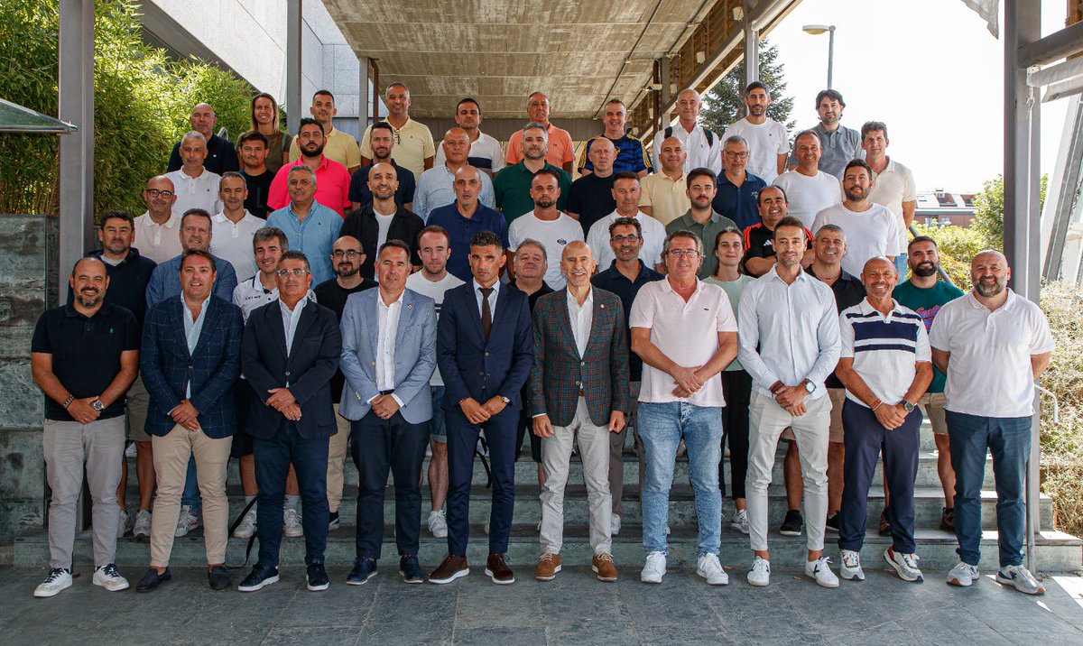 📸 IMAGEN | Reunión de Entrenadores/as de fútbol sala.

✅ Unión
✅ Trabajo en equipo
✅ Responsabilidad
✅ Pasión
✅ Ilusión 

#EntrenadoresRFEF | <a href="/FutSalRFEF/">Futsal RFEF</a>