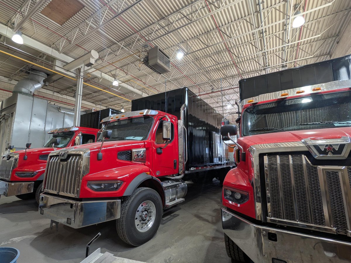 FoodTrucksInt's tweet photo. The triplets, ready to roll! #truckbuilder #truck https://t.co/PAtB6VW19X