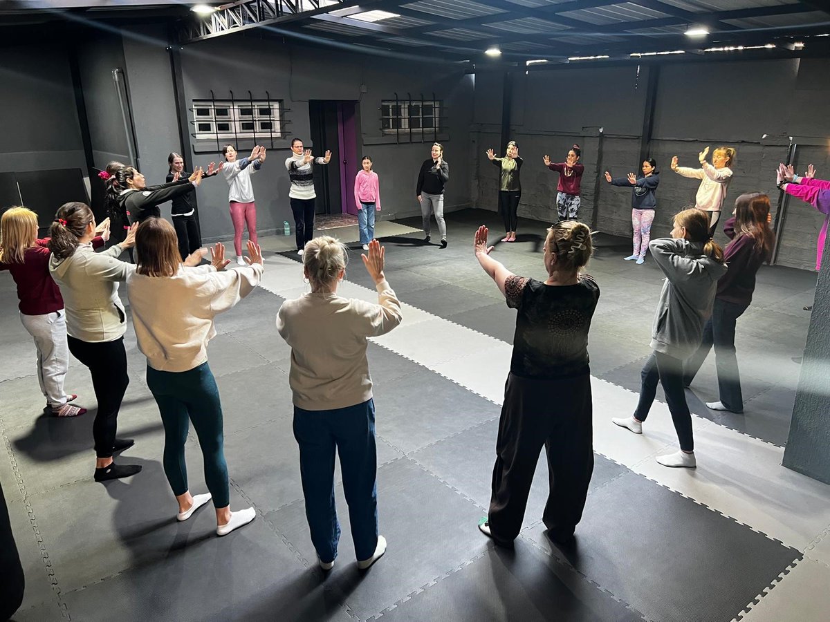 PLenChile's tweet image. La Embajada de Polonia en Santiago se enorgullece de lanzar las primeras clases de #defensapersonal para mujeres de la comunidad 🇵🇱, como parte del proyecto ‘’Plataforma de Integración de Mujeres”.🙍‍♀️💪

#empoderamiento #MujeresFuertes #Santiago  #commandokravmaga