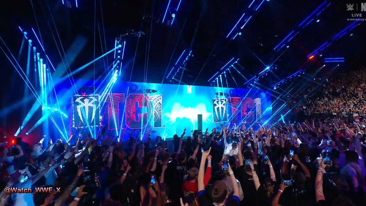 Watch_WWE_X's tweet photo. OTC1 Roman Reigns opens the show!

#RawonNetflix https://t.co/zBuYOdICk8