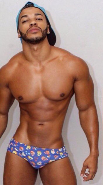 matureluv1's tweet photo. “Carefree & unbothered… sometimes the best fit is just confidence 👑”
#VisualRoyalty #FlirtyEnergy #PlayfulMood #BoldAndFree #BeautifulMenOfColor https://t.co/zEKrni8m88