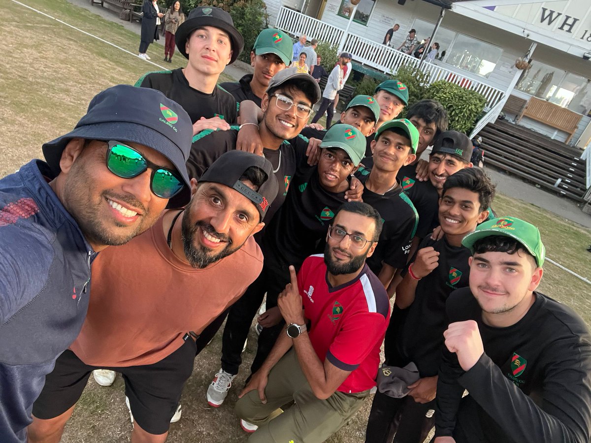 EalingCricket's tweet photo. A massive well done to our U19s for winning the Middlesex U19 T20 Trophy for the first time 🎉🎉

Amazing achievement by the squad and all the coaches 🙌

#Ealing #Cricket #Middlesex #MiddlesexCricket #T20 https://t.co/7KkIbmYCaj
