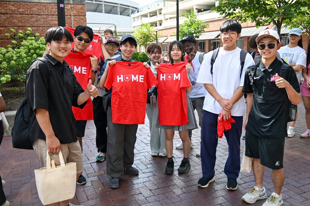 OSUGlobal's tweet photo. Brutus helped welcome new international students back to campus during the International Block Party we hosted with @cgsosu!
#new2osu #BrutusBuckeye #GoBuckeyes @Brutus_Buckeye https://t.co/1pf6tQZLeD