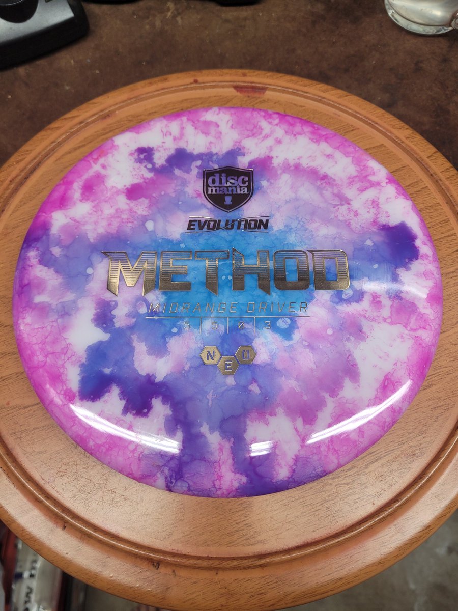 VooDooDyes's tweet photo. Thrilled with the final result on this Discmania Method. NEO plastic takes dyes really well. This is on the rack @DiscResort .

#discdyeing #discgolf #VooDooDyes https://t.co/JXtkZPFsJq