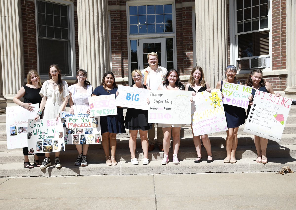 MC_FSL's tweet photo. Monmouth College Formal Sorority Recruitment 2025 - No Matter Which Way You Go, You Can’t Go Wrong!

This past Saturday, our Panhellenic hosted Bid Day to welcome new members into our sororities following formal/primary recruitment! https://t.co/H6Ja1cjfqd