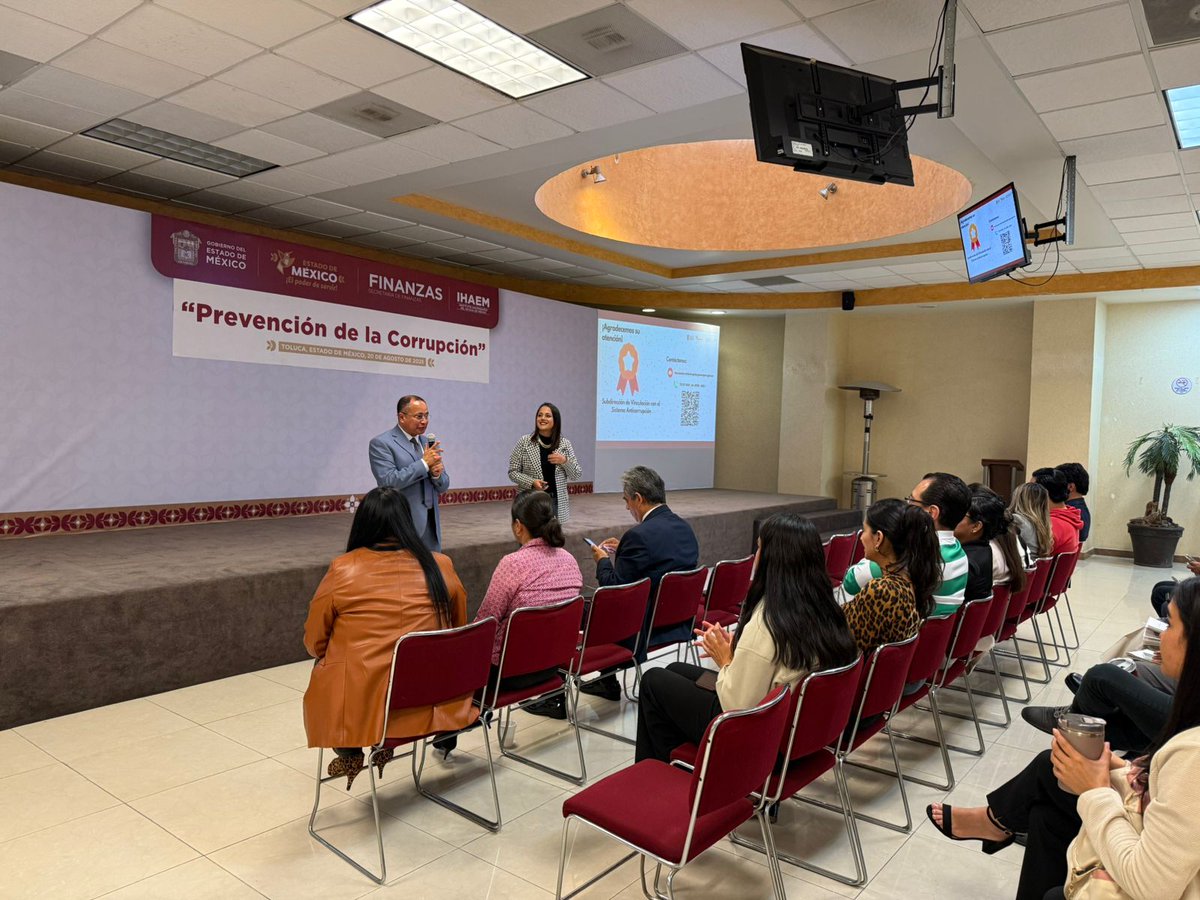 ContraloriaGEM's tweet photo. #ElPoderDeServir | En cumplimiento del programa anual de trabajo 2025 de los comités de #Ética del @Edomex, durante la semana pasada capacitamos a más de 200 personas servidoras públicas de diferentes dependencias y organismos auxiliares, en materia de #PrevenciónDeLaCorrupción. https://t.co/eCYtcMD0Fg
