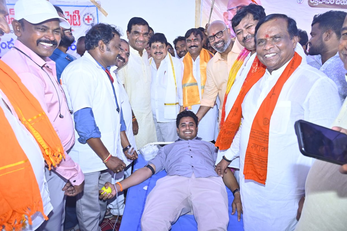 AshishEega's tweet photo. Feeling Gratified on the eve of @Arvindharmapuri Anna Birthday, Feeling blessed for participating in the Blood Donation Camp Organised by Arvind Dharmapuri yuvasena #TeamAd https://t.co/ZhgNd3Tvuf
