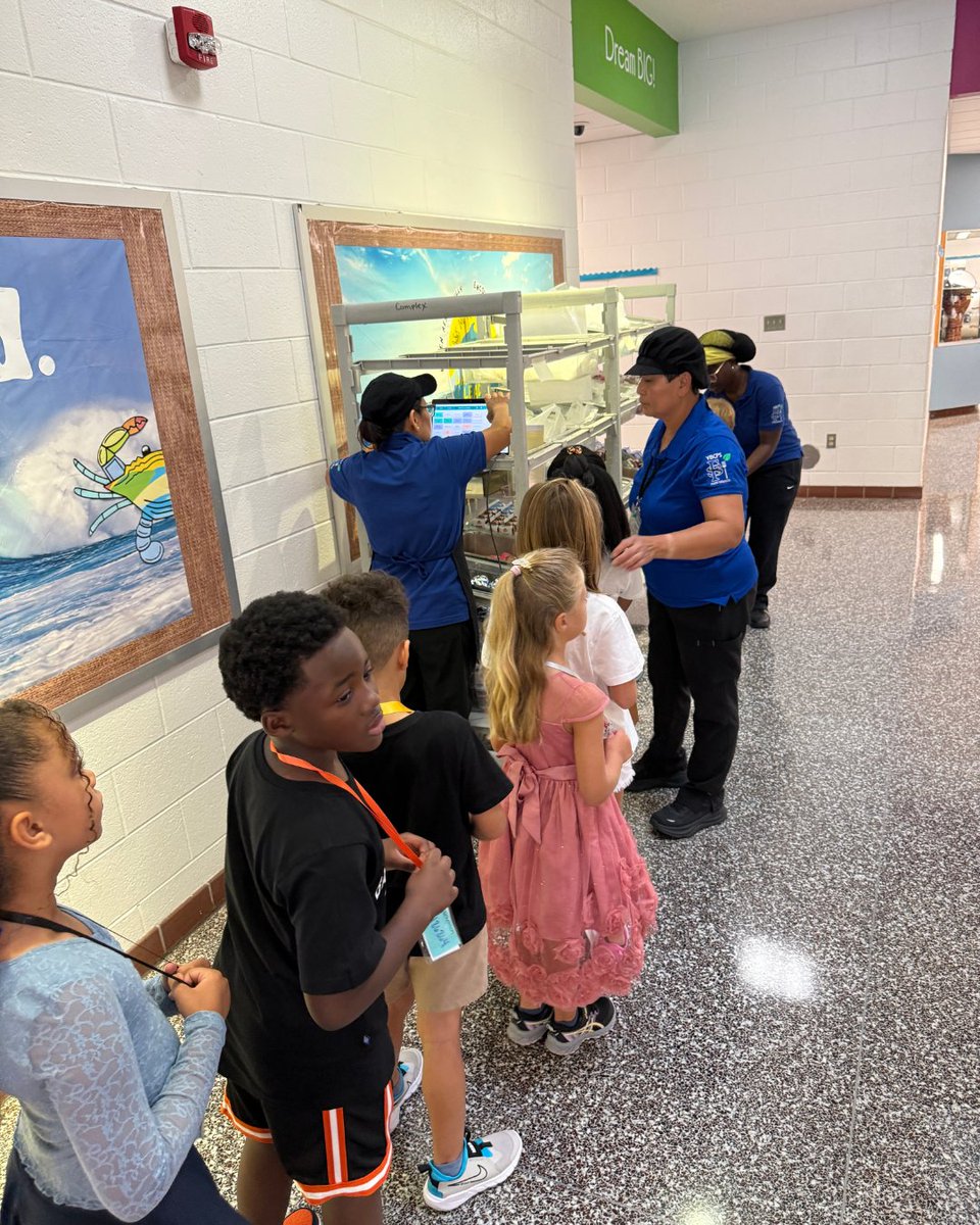 vbschools's tweet photo. It’s a beautiful day to start the school year in Virginia Beach! 🌟 We’re excited to welcome back 65,000+ students for a year of learning and growth 📏🎒🍎

#WeAreVBSchools #VBCPSBacktoSchool #Back2SchoolVA https://t.co/fwnun9eiE1